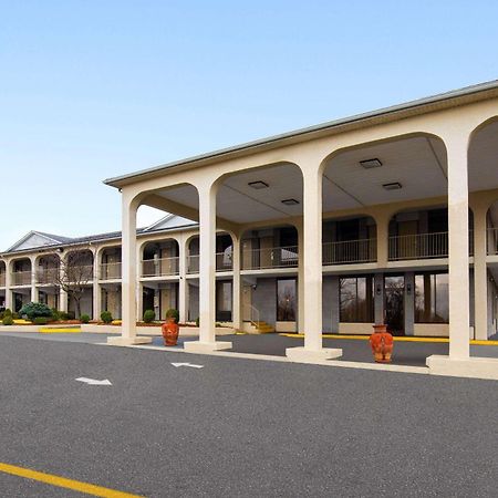 Days Inn By Wyndham Columbia Kentucky Exterior photo