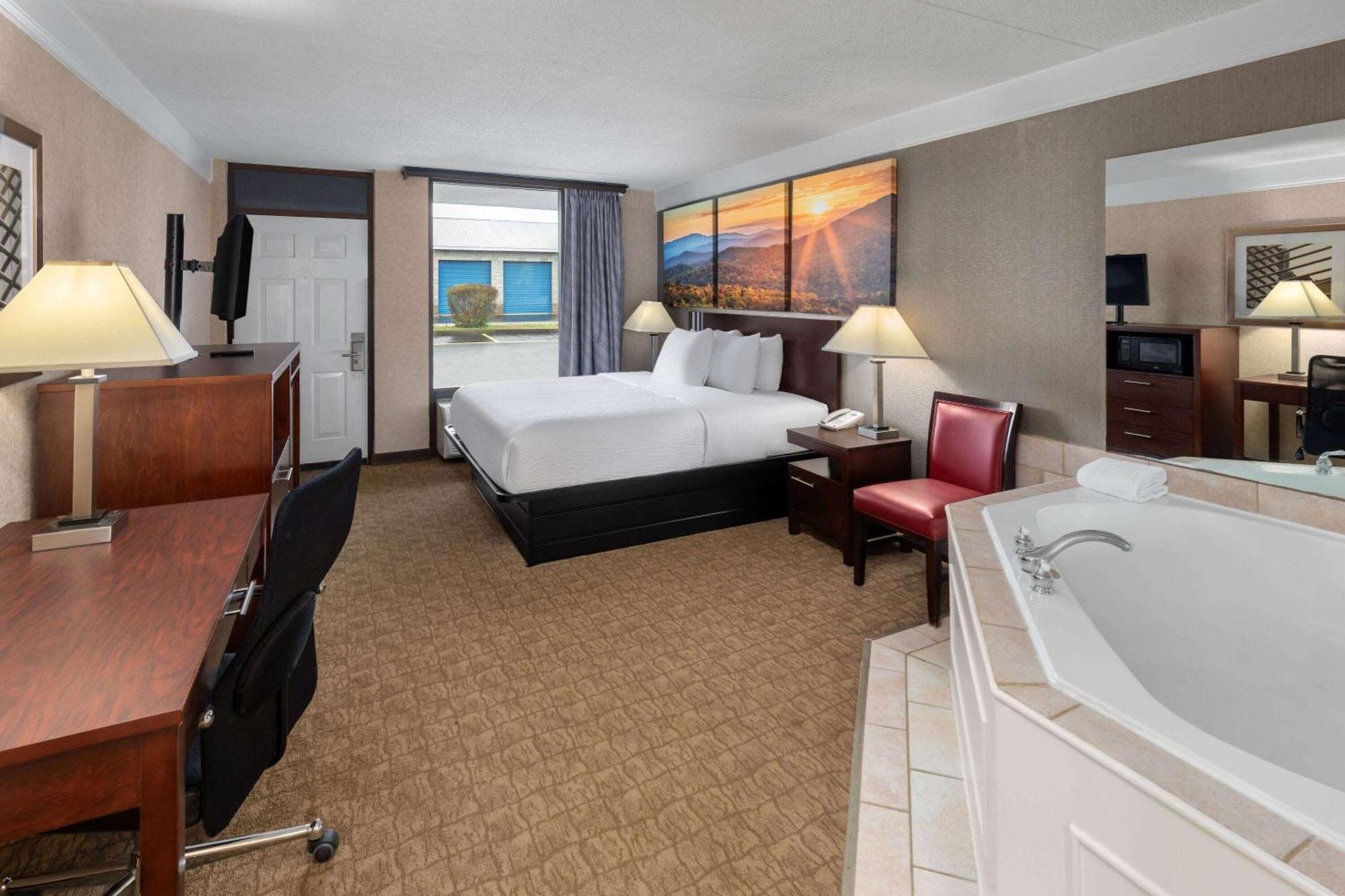 Days Inn By Wyndham Columbia Kentucky Exterior photo
