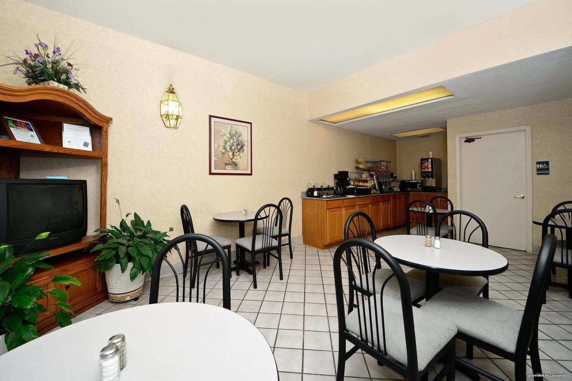 Days Inn By Wyndham Columbia Kentucky Exterior photo